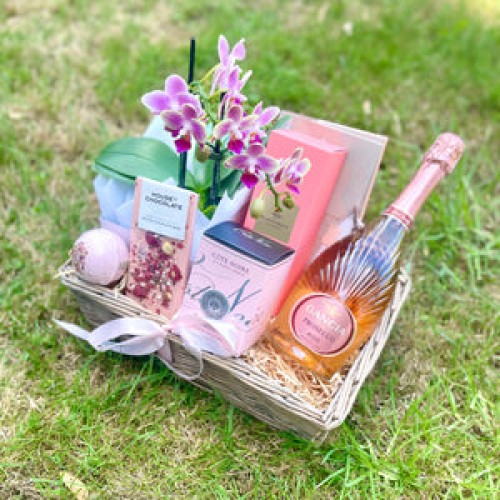 Lush Peach Gift Basket